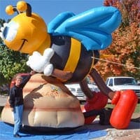 Bee-on-Hive-Character-Inflatable-Thumb