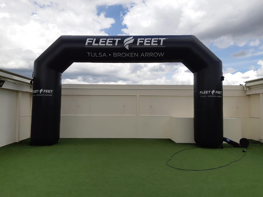 Fleet Feet Tulsa Broken Arrow Black 45 Degree Inflatable Arch - Boulder Blimp